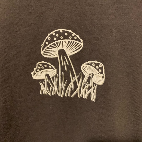 Mushroom crop top - Picture 3 of 3